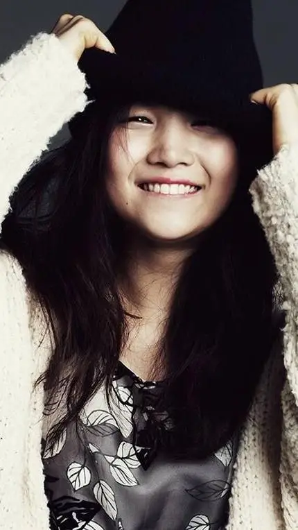 ai character: Kim-eun-bi  background