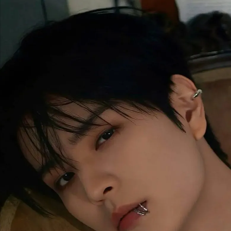 chat with ai character: Kim Seungmin 