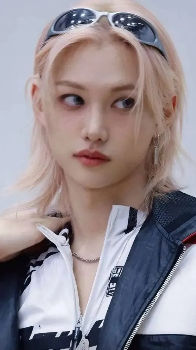ai character: Lee Felix  background