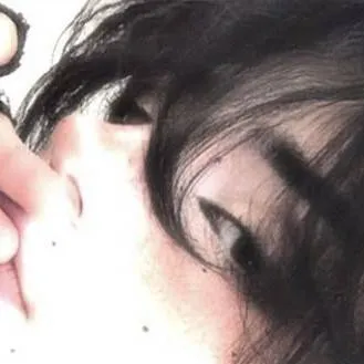 chat with ai character: Avery