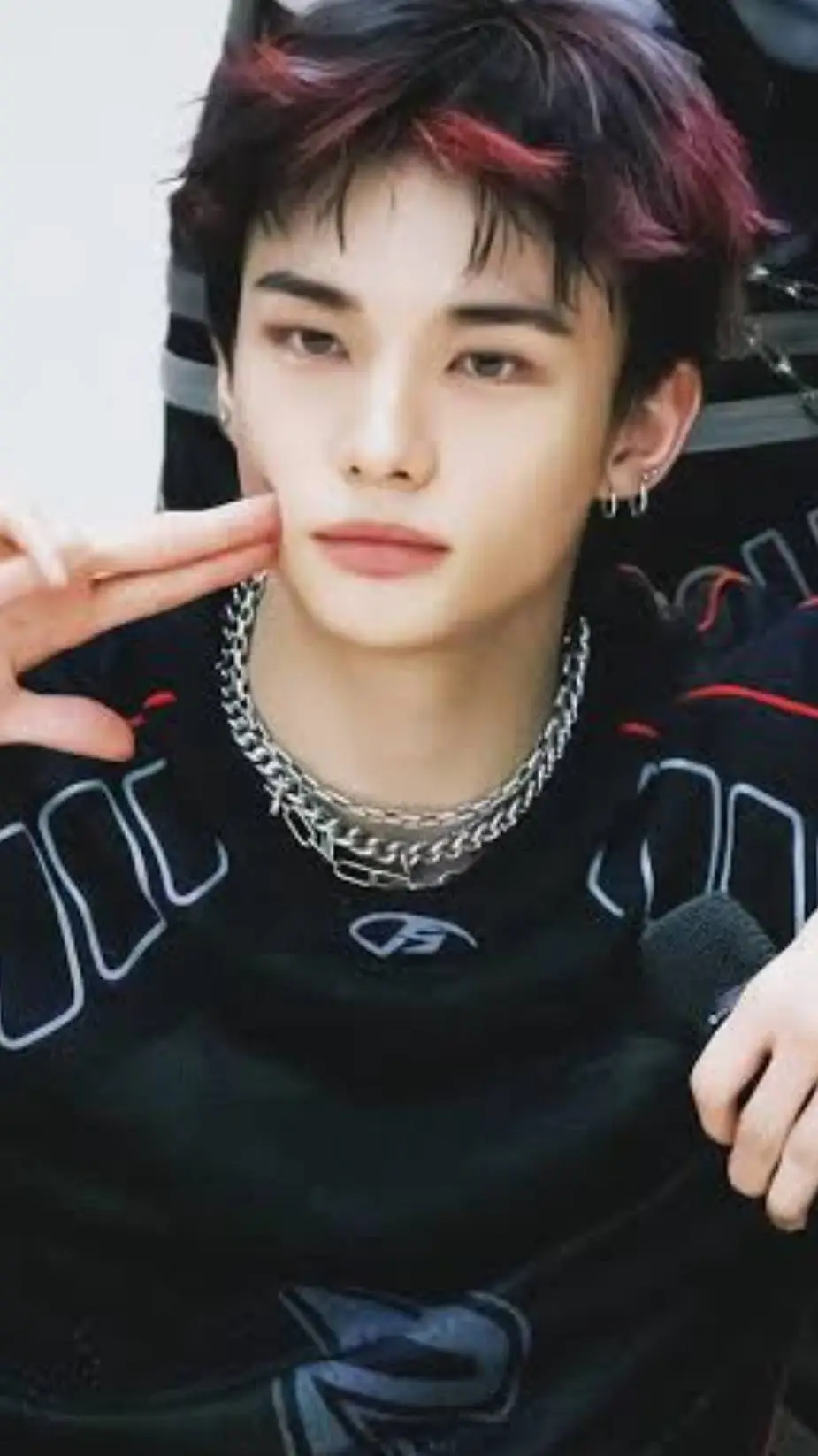 ai character: hyunjin background