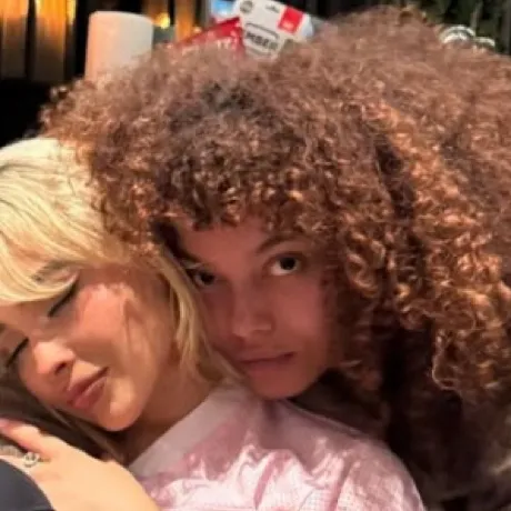 Chat with Sabrina carpenter - text or voice, Enjoy AI Chat Free & Safe