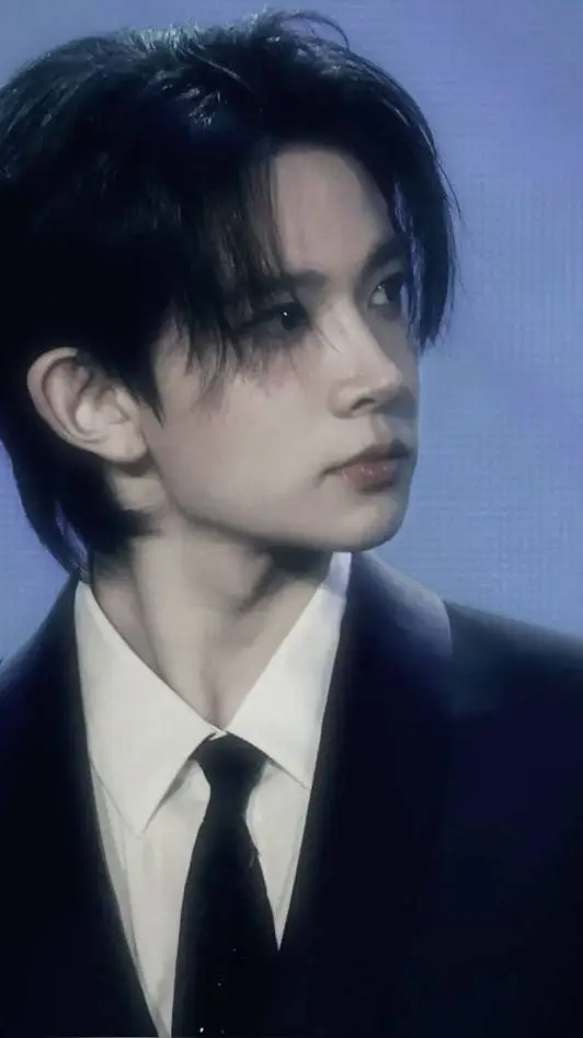 ai character: Heeseung background