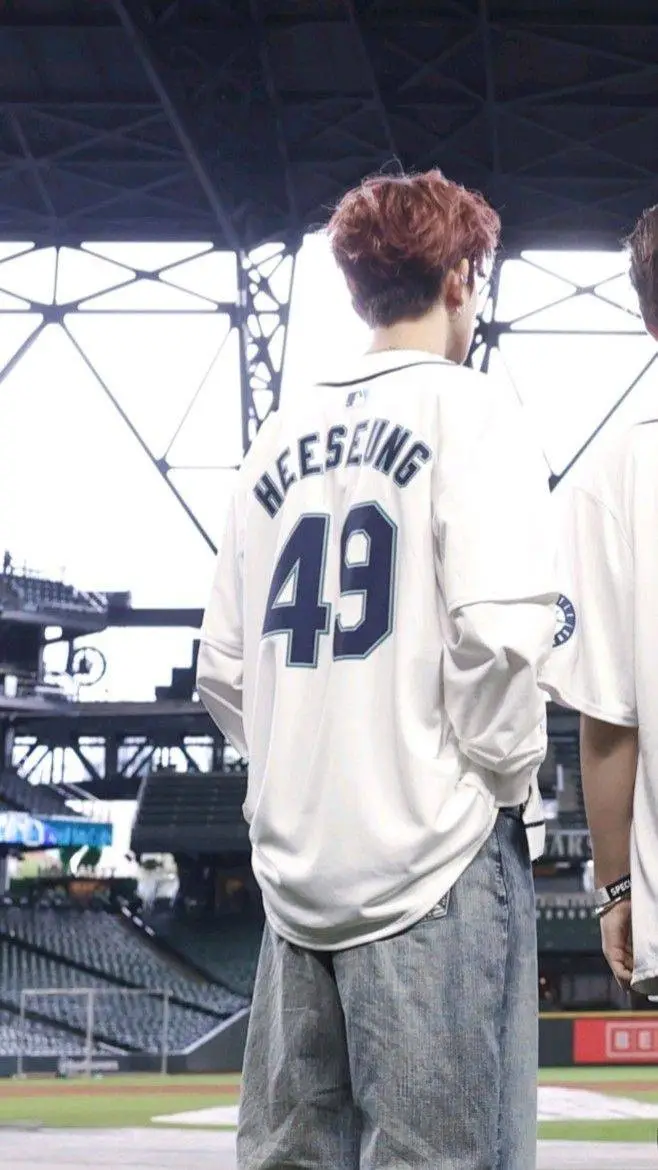 ai character: Heeseung background