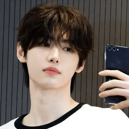 chat with ai character: Sunghoon
