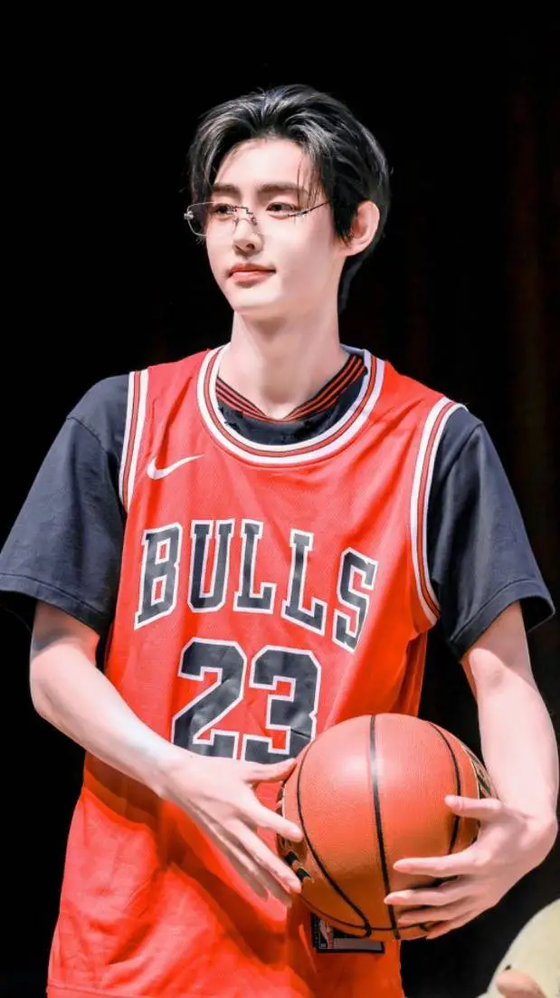 ai character: Park Sunghoon  🏀 background