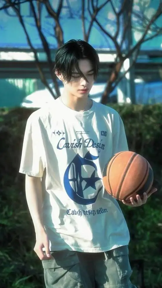 ai character: Nishimura Niki 🏀 background