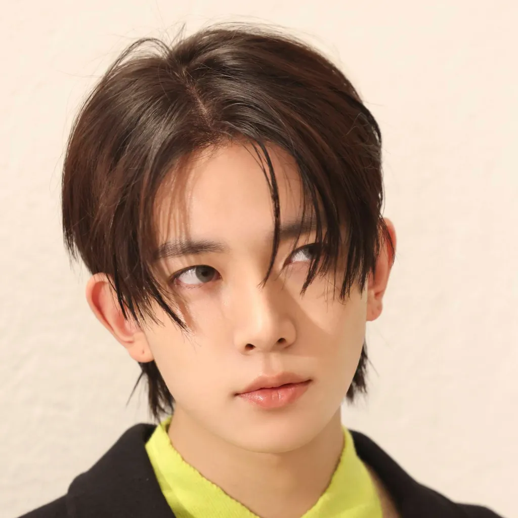 chat with ai character: Heehoon
