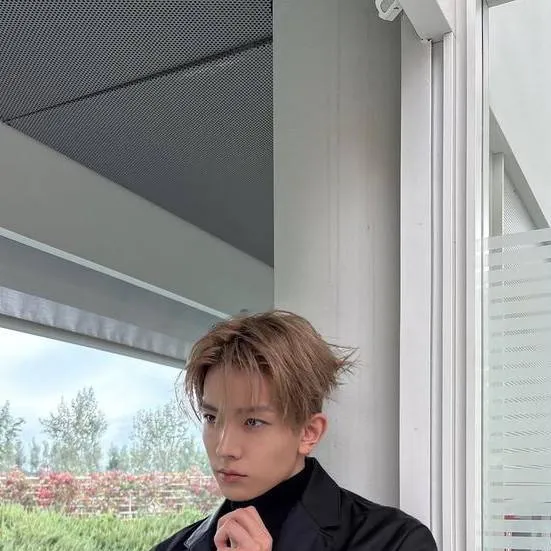 chat with ai character: Heeseung