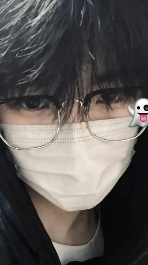 ai character: Felix hyunsung 😾💕 background