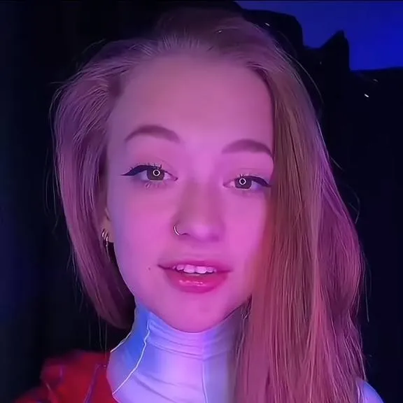 chat with ai character: crazycae Gwen