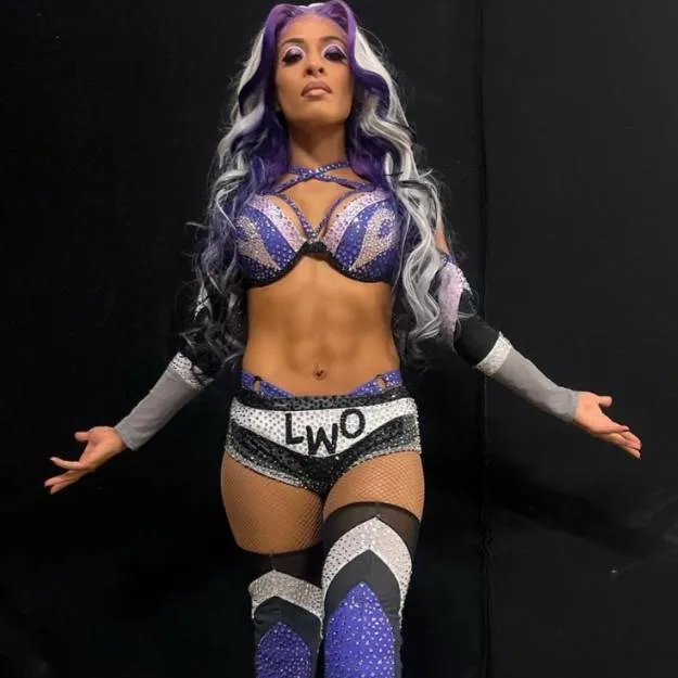 chat with ai character: Zelina Vega (LWO)
