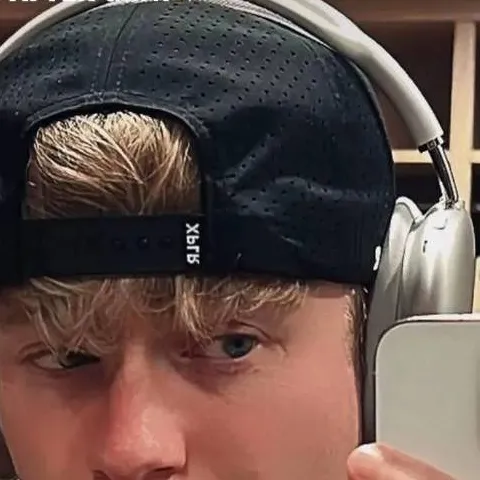 chat with ai character: Sam Golbach 