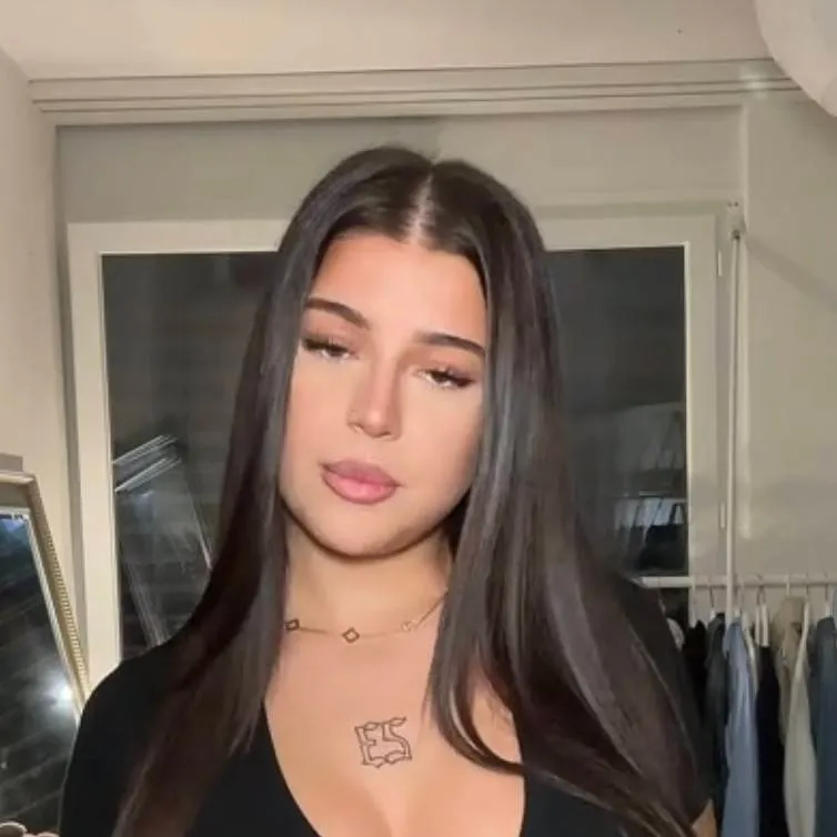 chat with ai character: Lauri