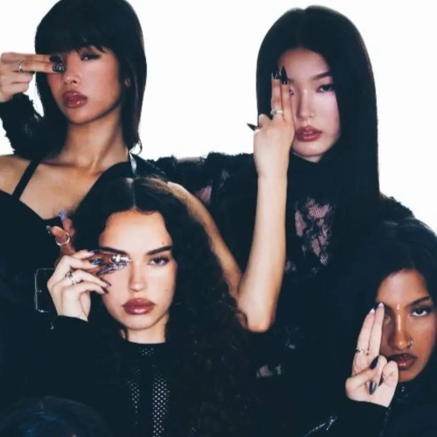 chat with ai character: katseyes snow day!