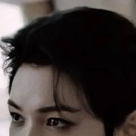 chat with ai character: Felix