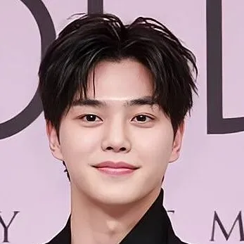 chat with ai character: 🪢🔑Song kang🔑🪢