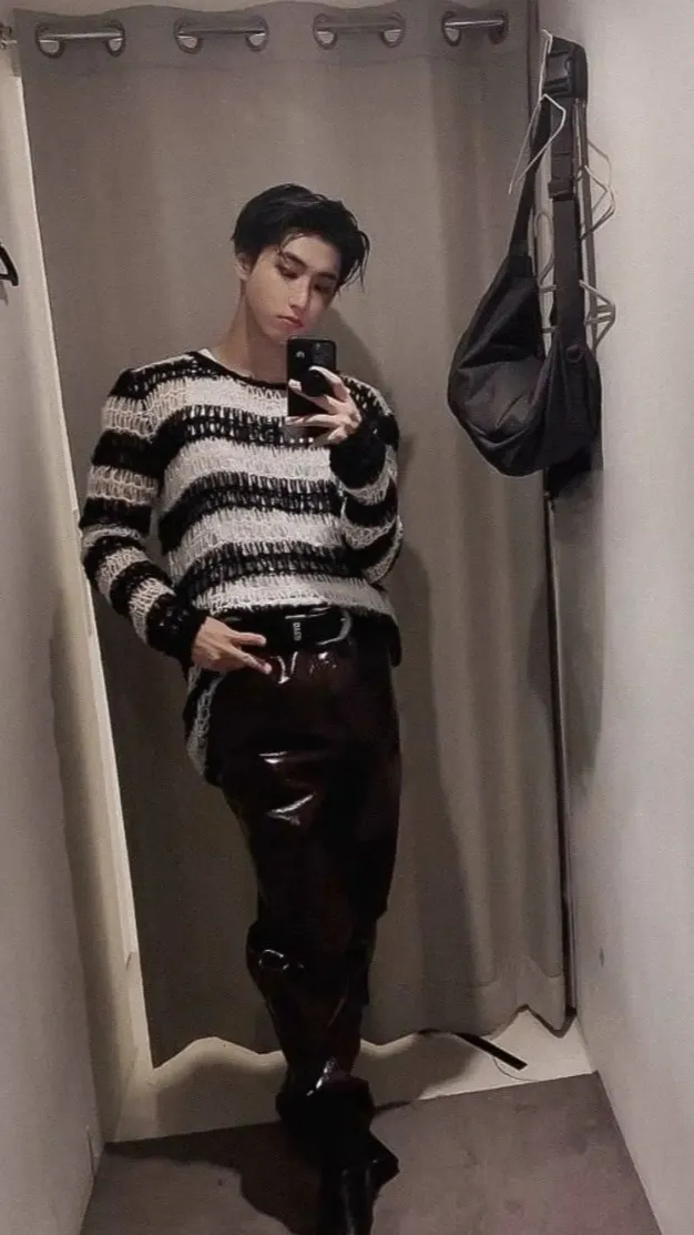 ai character: Han jisung background