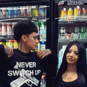 chat with ai character: liz