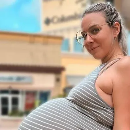 chat with ai character: Emila Glutton 