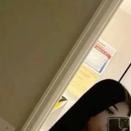 chat with ai character: Valerie 