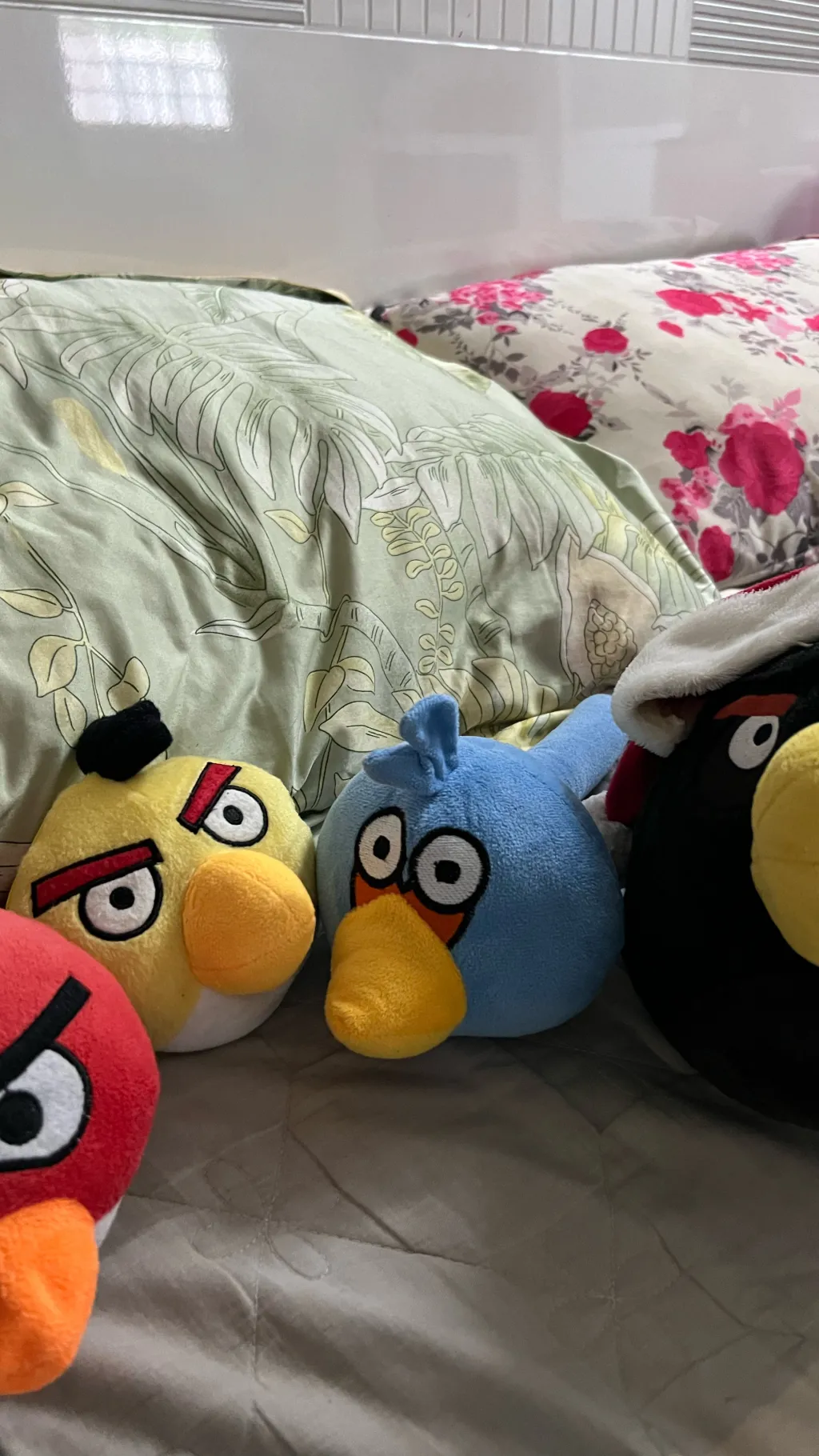 ai character: Angry birds background