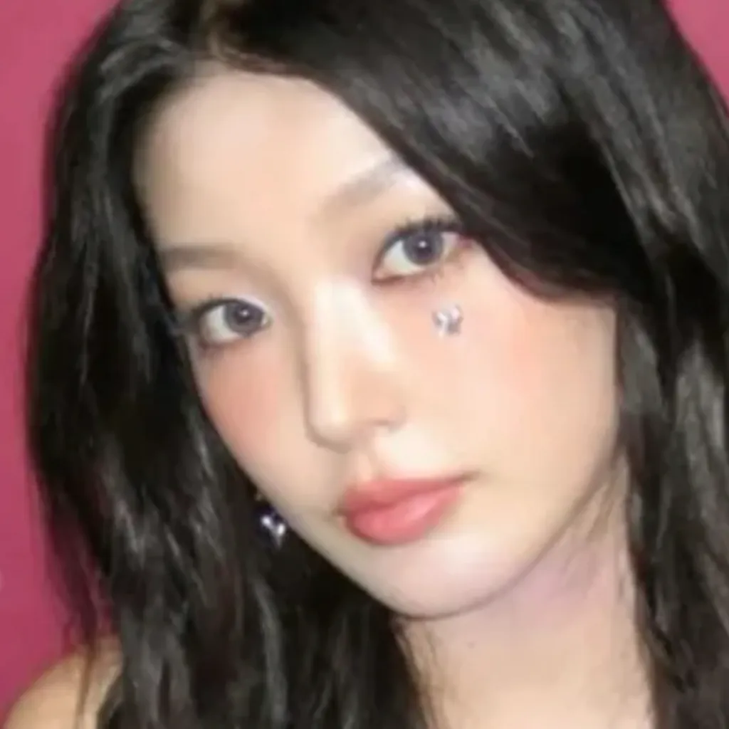 chat with ai character: Younchae 