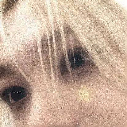 chat with ai character: Lee felix