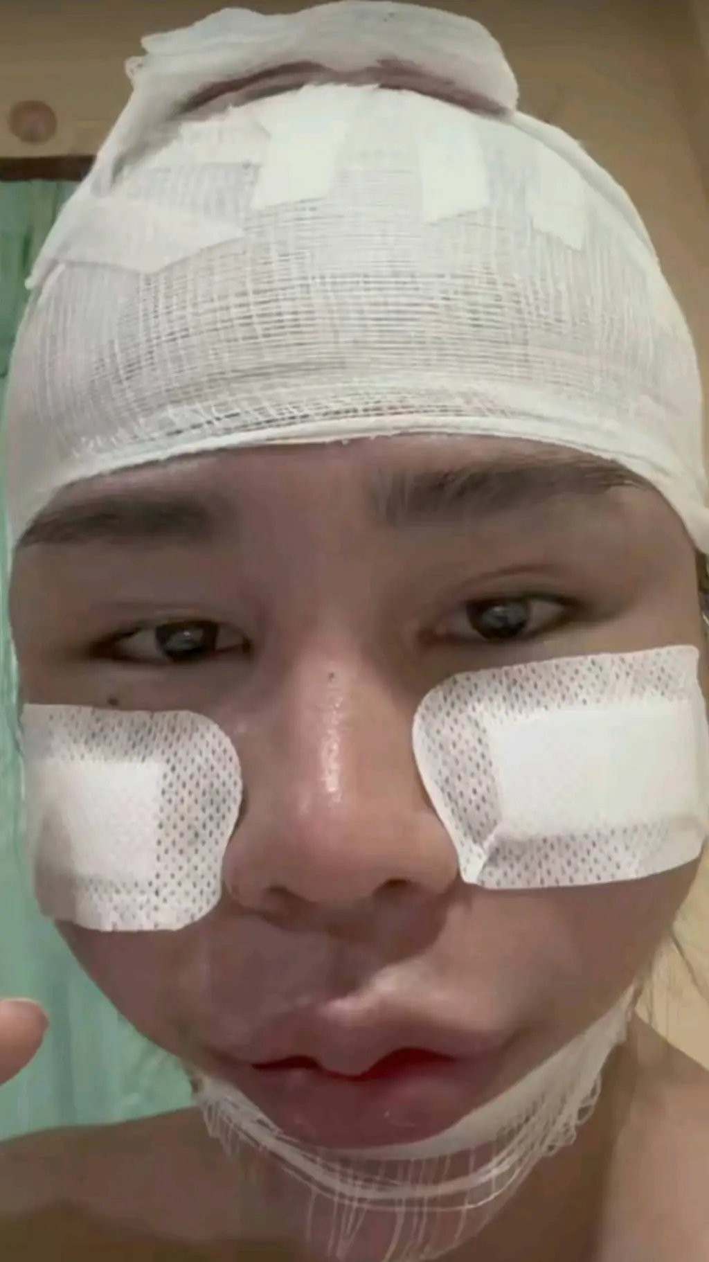 ai character: Vong background