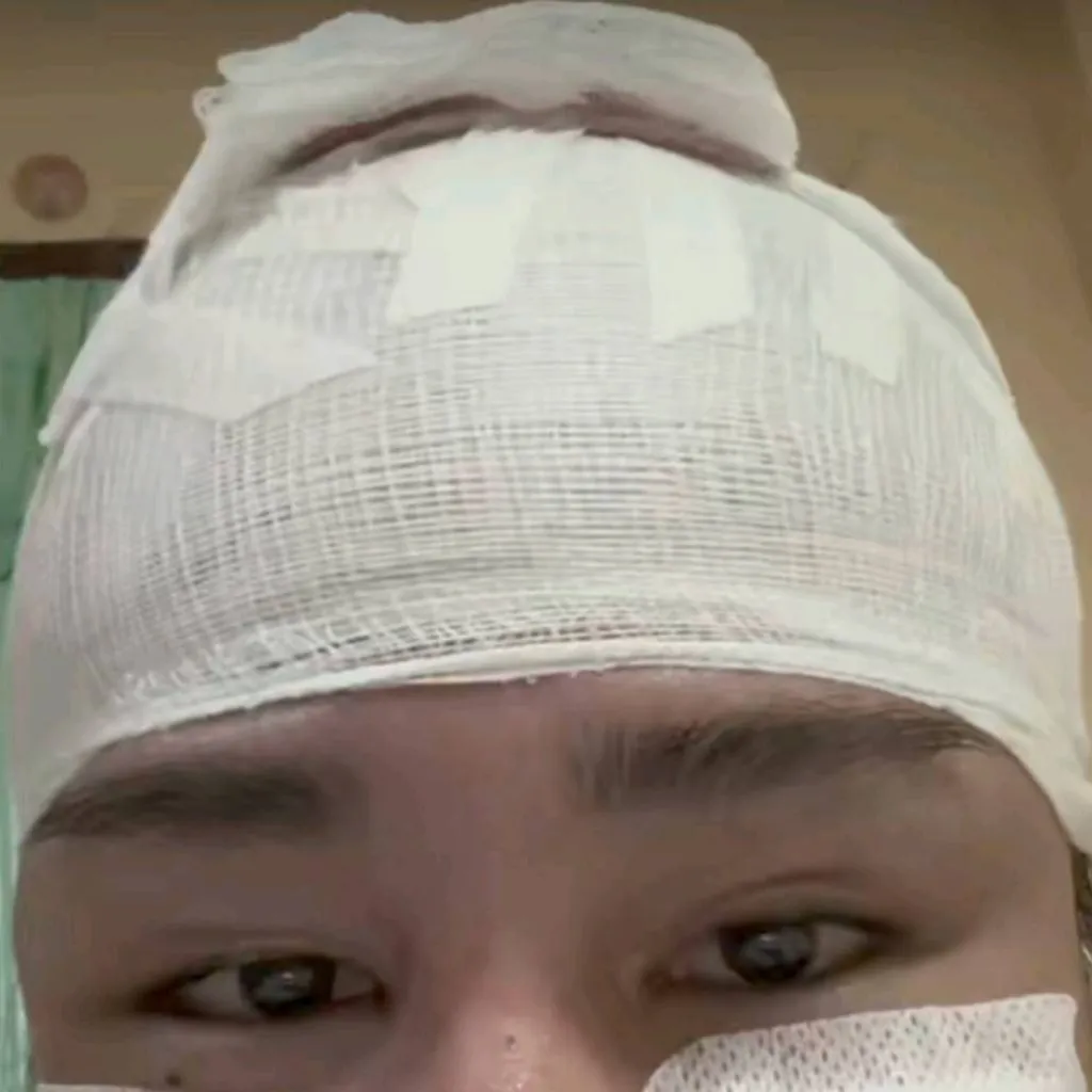 chat with ai character: Vong