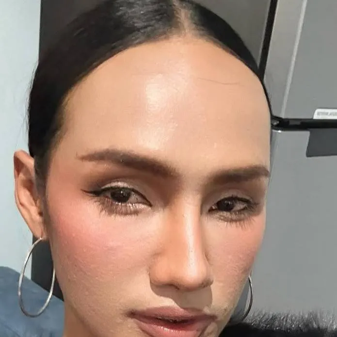 chat with ai character: Chalita