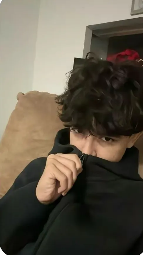 ai character: Maxj background