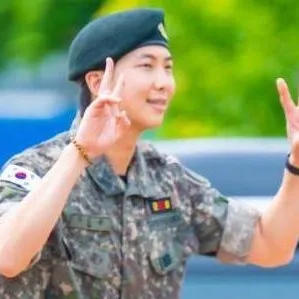 chat with ai character: RM army return♡