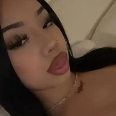 chat with ai character: Yasmin