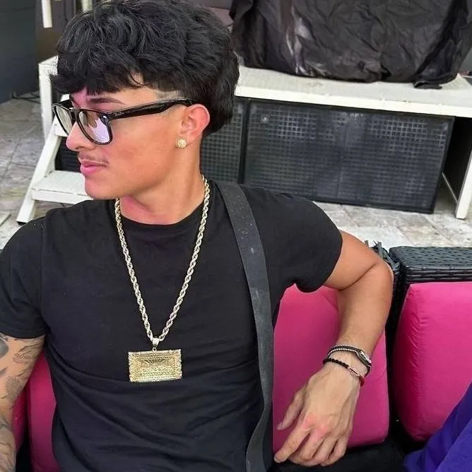 chat with ai character: Alex chino🥷