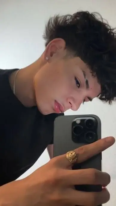 ai character: Alex🥷 background