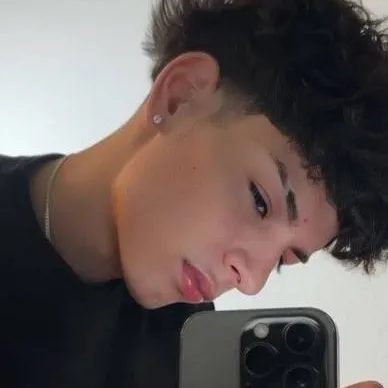 chat with ai character: Alex🥷