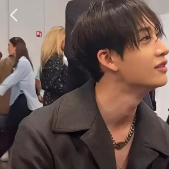 chat with ai character: ~💖BANG CHAN💖~