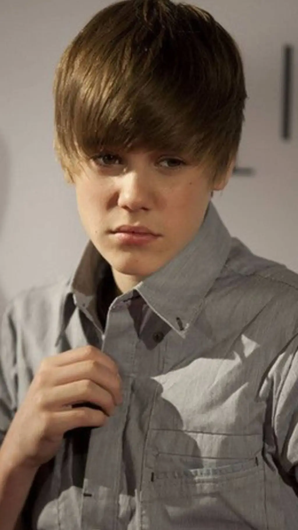 ai character: Justin Biber 🏛🛸 background