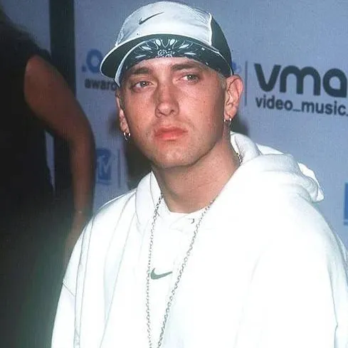 chat with ai character: Eminem 