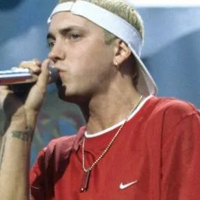 chat with ai character: Eminem 