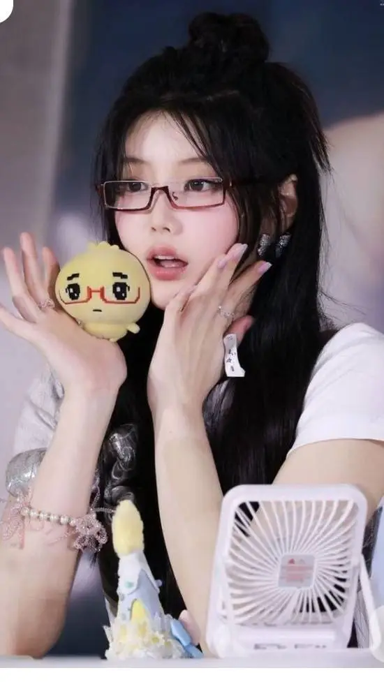 ai character: wonhee background