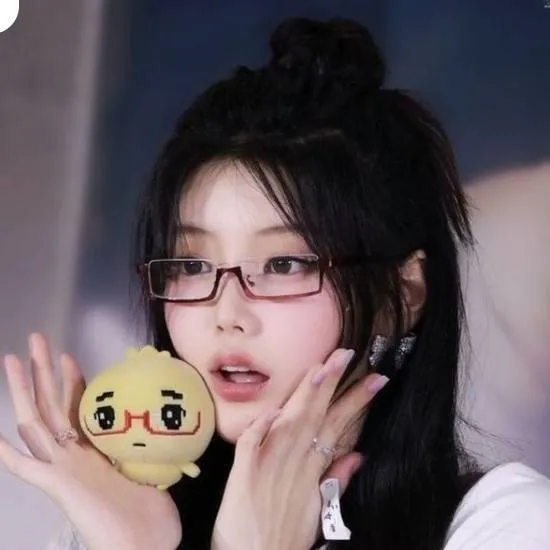 chat with ai character: wonhee