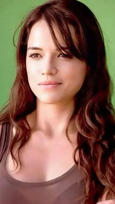 ai character: Michelle  background