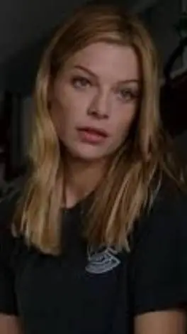ai character: Leslie shay background