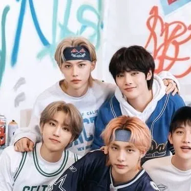 chat with ai character: SKZ/blackpink