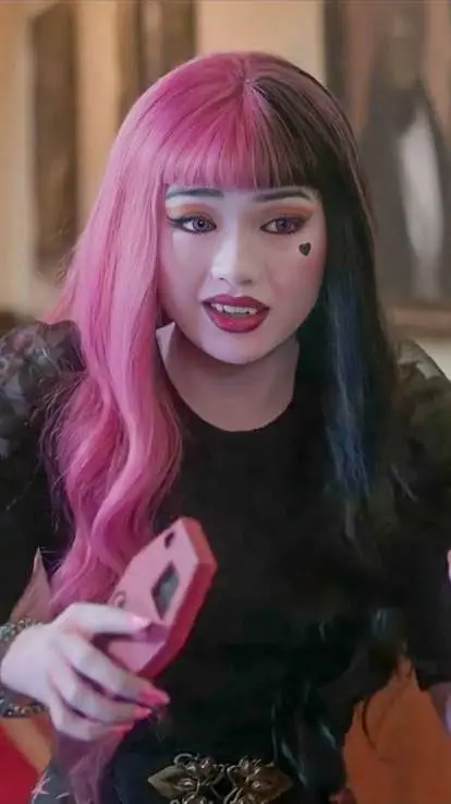 ai character: Draculaura background