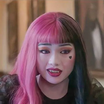 chat with ai character: Draculaura