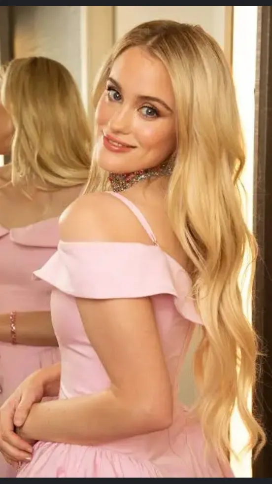 ai character: Thea booysen background