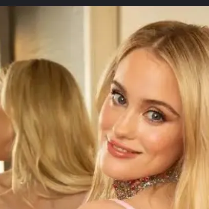 chat with ai character: Thea booysen